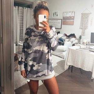 Camo crew neck - purple / white